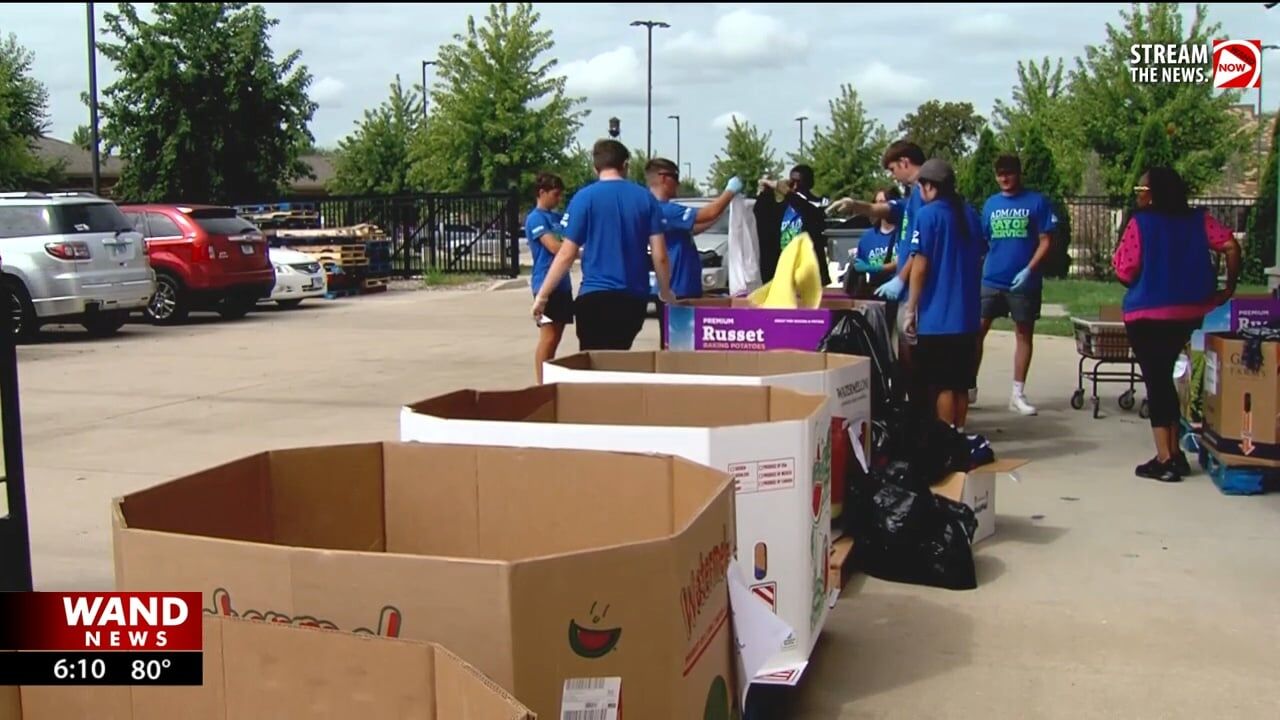 College students team up with ADM for Millikin's Day of Service